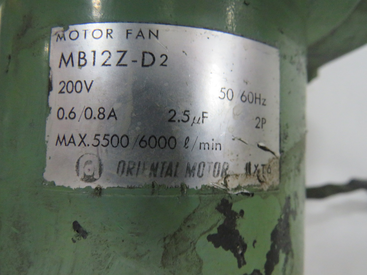 Oriental Motor MB12Z-D2 5500-6000RPM 200V 0.6/0.8A 50/60Hz 2.5uf 2P USED