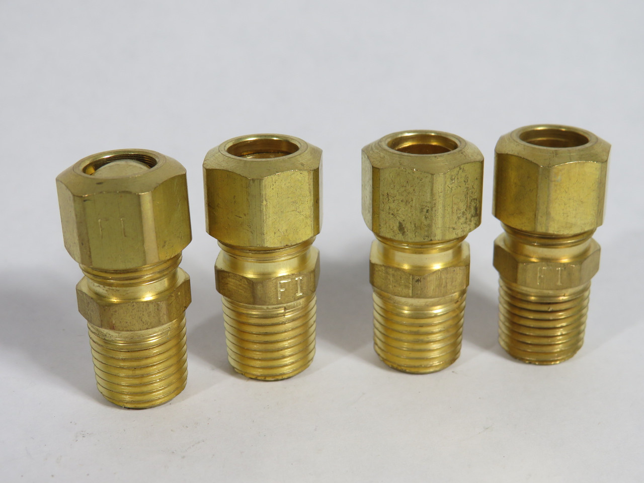 Generic Brass Compression Fitting 1/4" Male NPT 3/8" Tube OD Lot of 4 USED