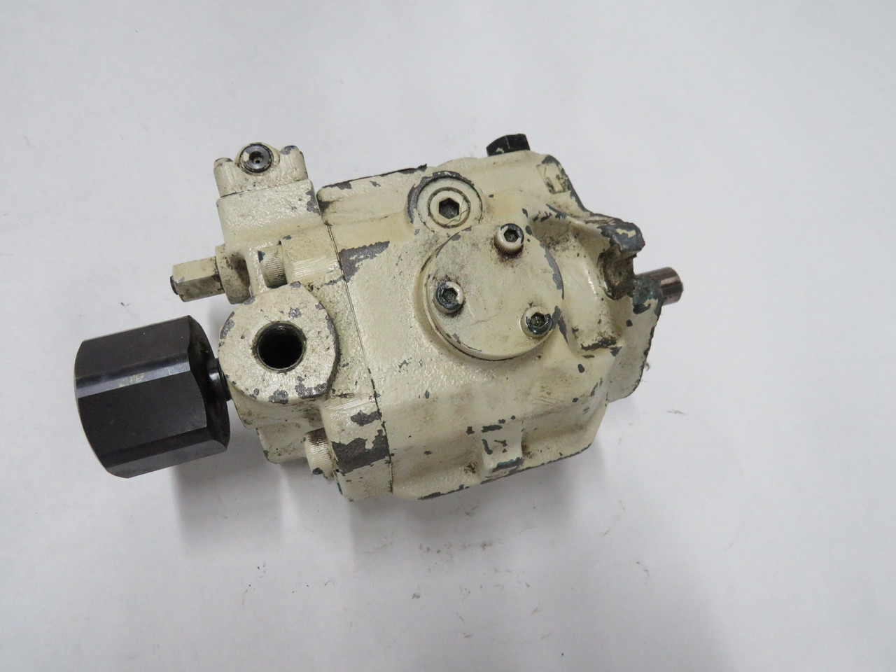 Daikin V15A1RY-95 Piston Pump 1.3cm In 2cm Out Metal USED