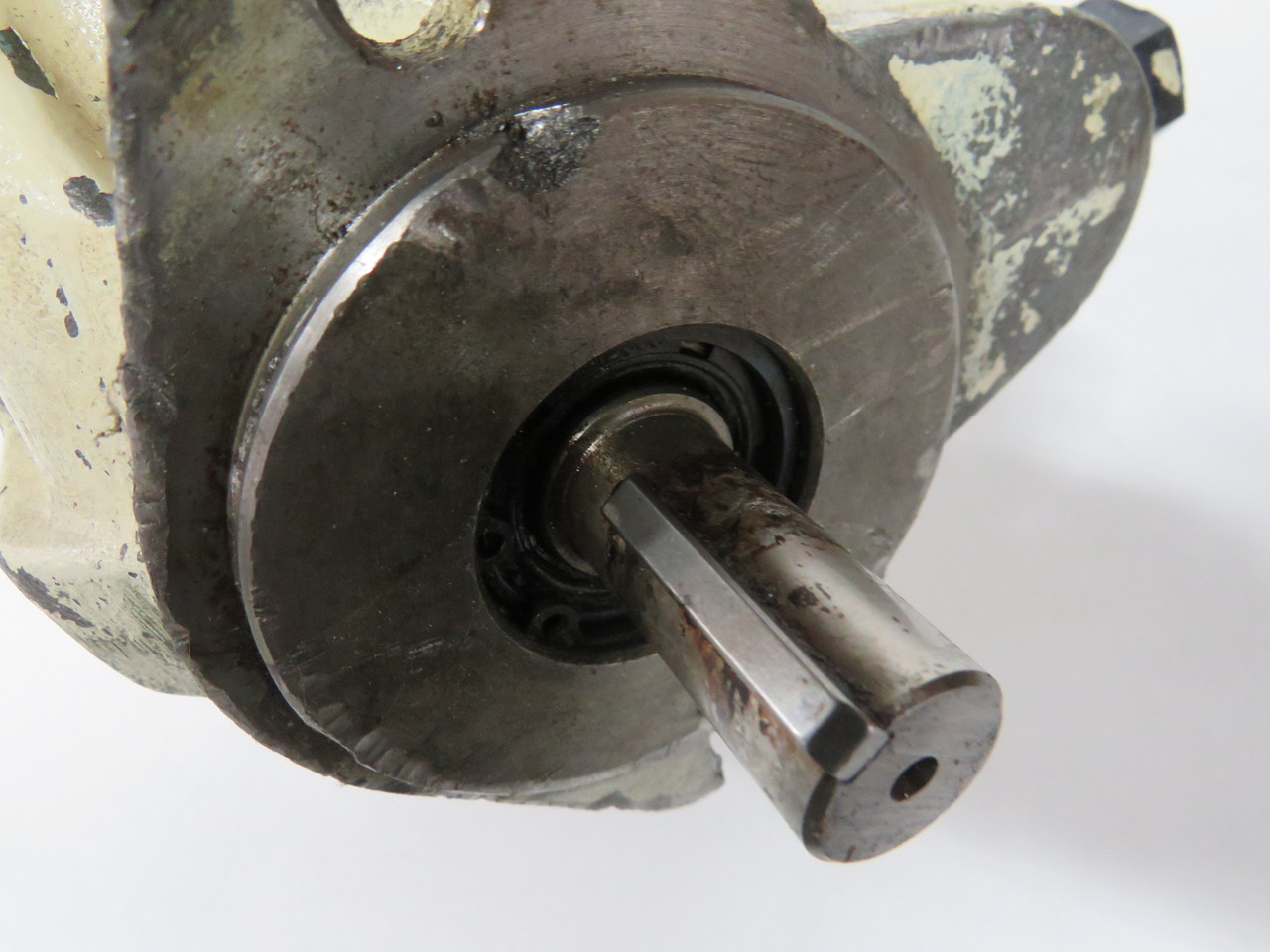 Daikin V15A1RY-95 Piston Pump 1.3cm In 2cm Out Metal USED
