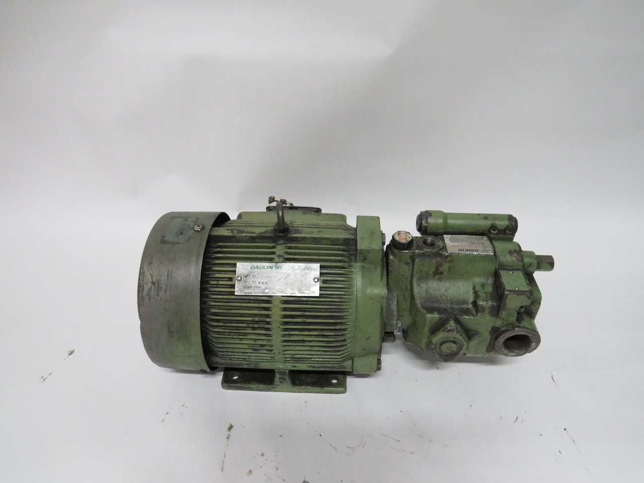 Daikin V15A1RX-40 Piston Pump C/W Daikin 1.5kW 1420-1710RPM 200-220V USED