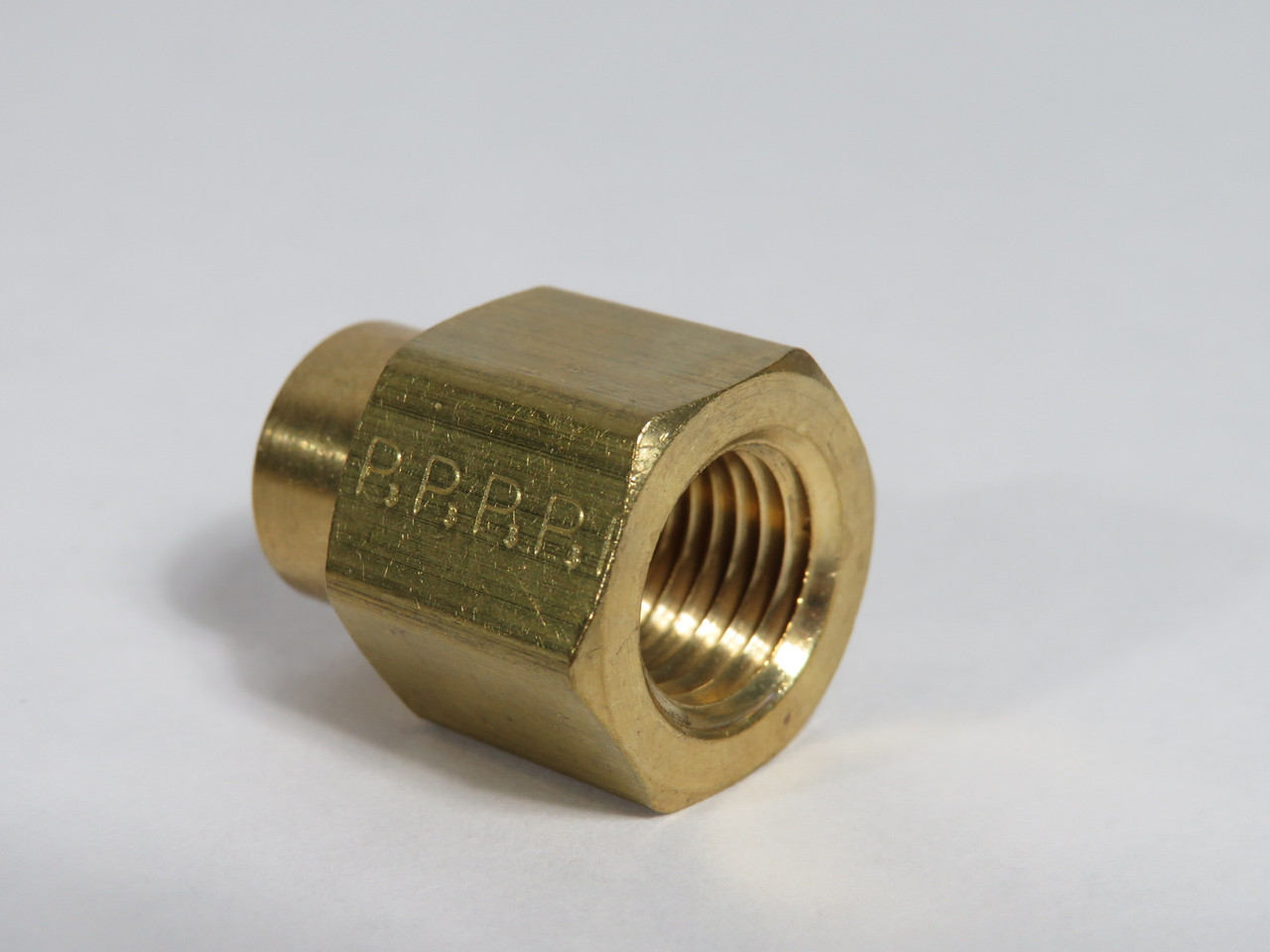 Parker 208P-2-4 Brass Reducer Coupling 1/4" x 1/8" Female NPT Lot of 6 USED