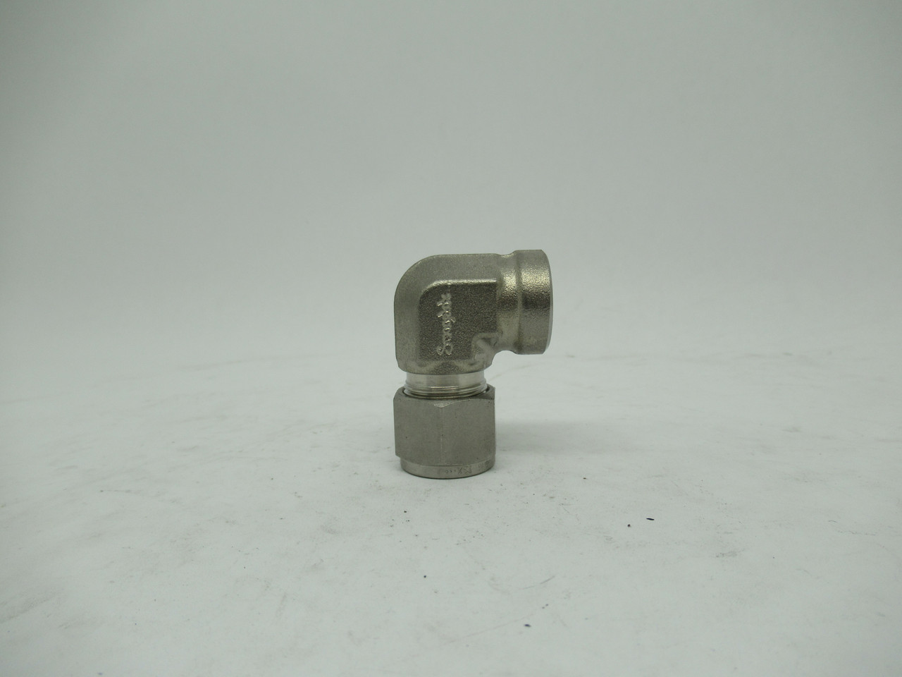 Swagelok SS-810-8-6 Tube Fitting Female Elbow 1/2" Tube OD x 3/8" Female NPT NOP