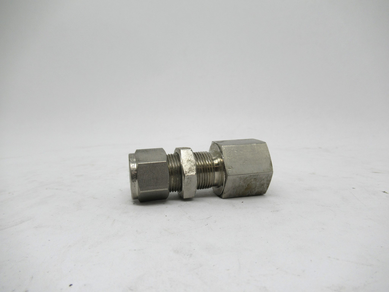 Swagelok SS-810-71-8 Tube Fitting Female Connector 1/2" Tube OD x 1/2" USED