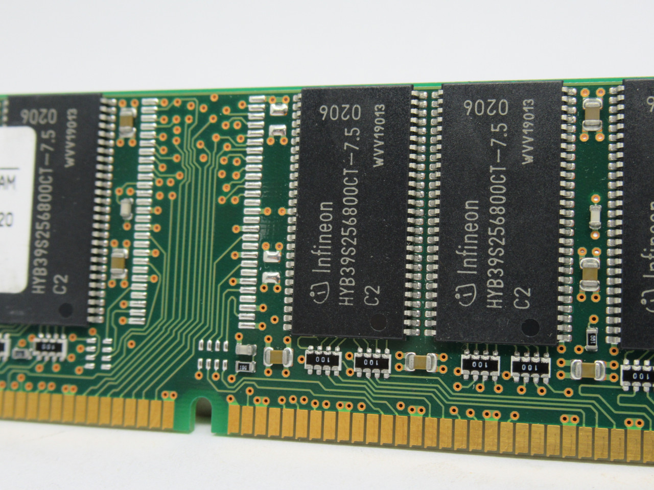 Infineon HYS64V32300GU-7.5-C2 SDRam Memory Module 256MB 133MHz USED
