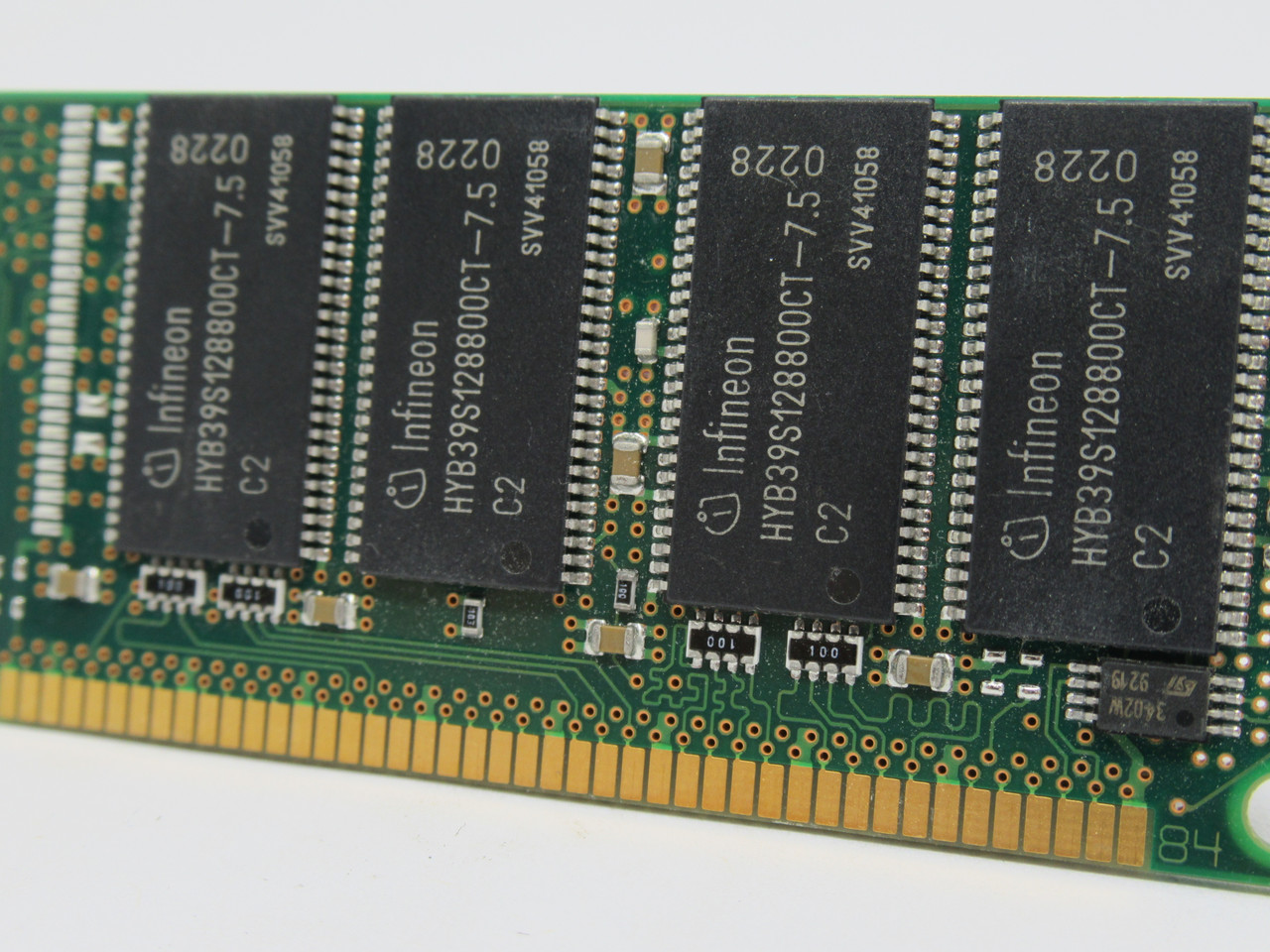 Infineon HYS64V32220GU-7.5-C2 SDRam Memory Module 256MB 133MHz USED