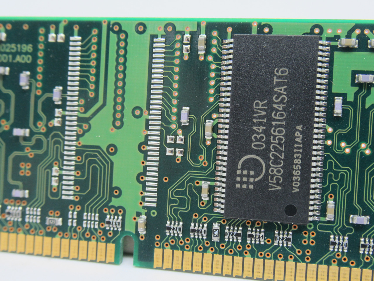 Mosel Vitelic V826616J24SATG-C0 SDRam Memory Module 128MB 333MHz USED