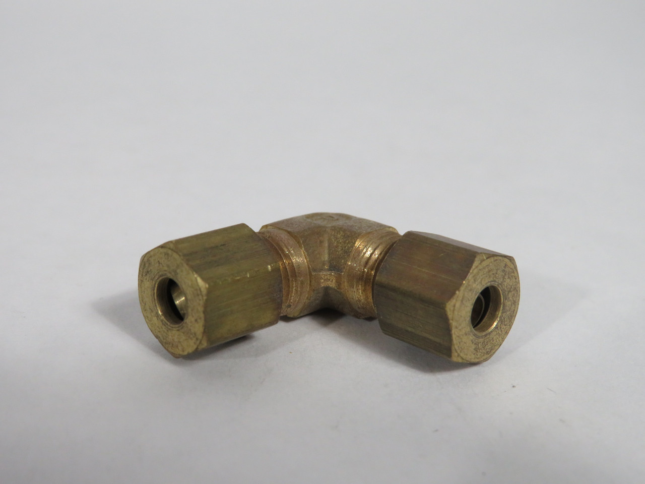 Parker 165C-3 Brass 90° Union Elbow Compression Fitting 3/16" Tube Lot of 4 USED