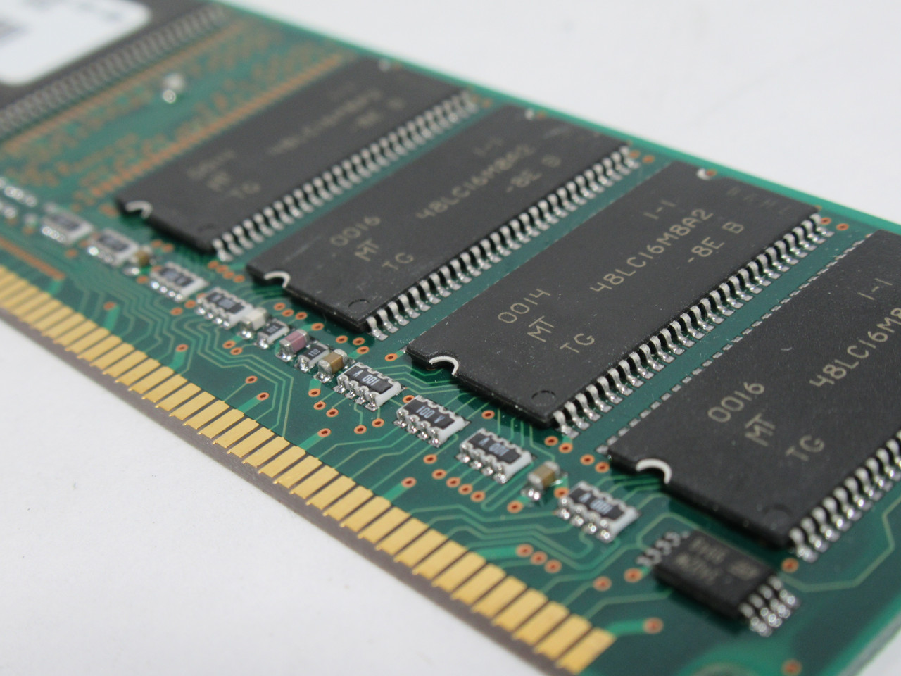 Micron MT8LSDT1664AG-10EB1 SDRam Memory Module 128MB 100MHz USED