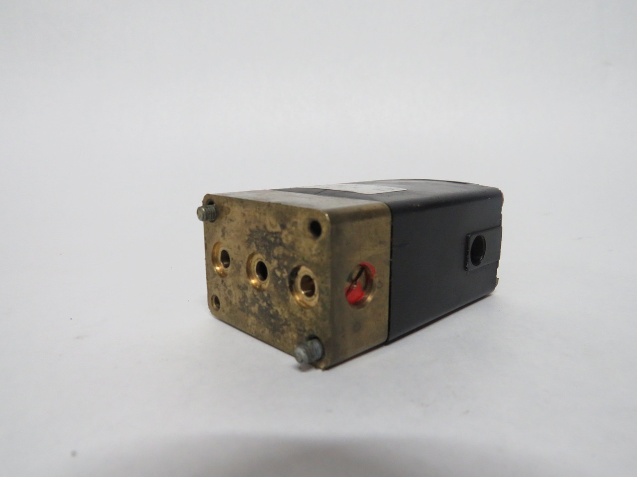 Burkert 00450297 Solenoid Valve 1/8" 120V 60Hz 8W 145 psi Max USED