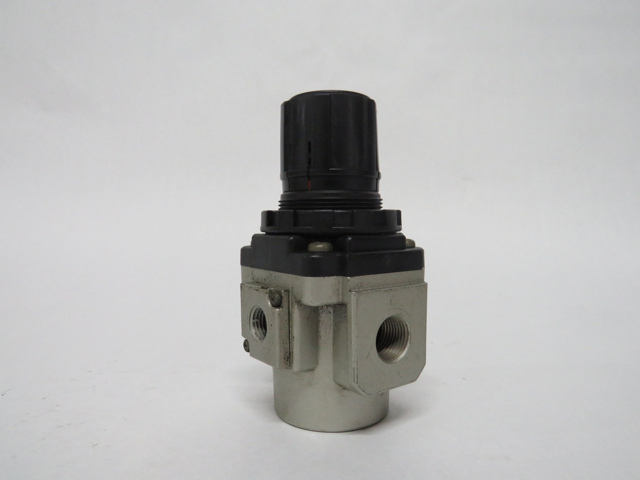 SMC AR40-N03H-Z Pneumatic Regulator w/o Gauge 3/8 NPT 7-125psi USED