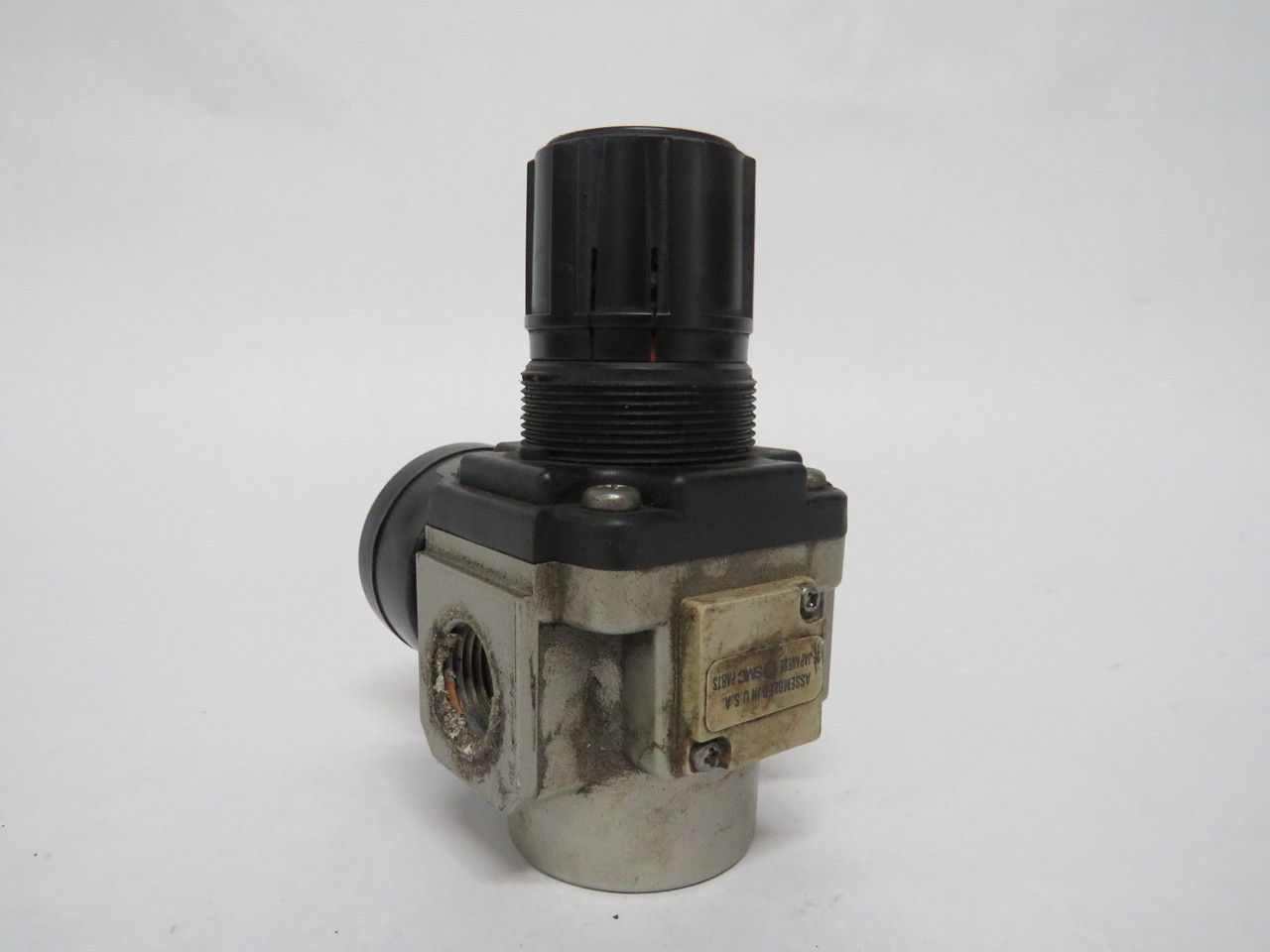 SMC AR40-N04-Z Pneumatic Regulator w/Gauge 3/4 NPT Cracked Gauge USED