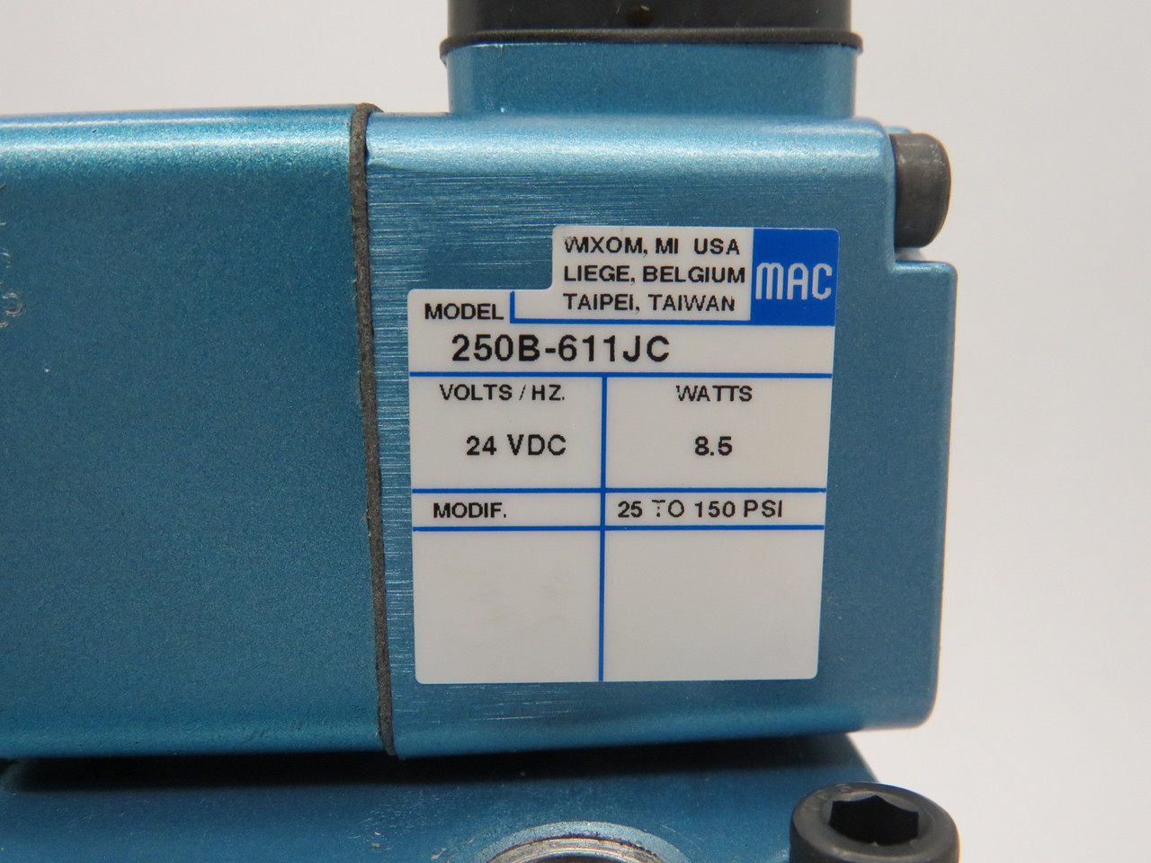 Mac 57D-46-611JC Solenoid Valve 24VDC 8.5W w/o Connector *Damaged Box* NEW