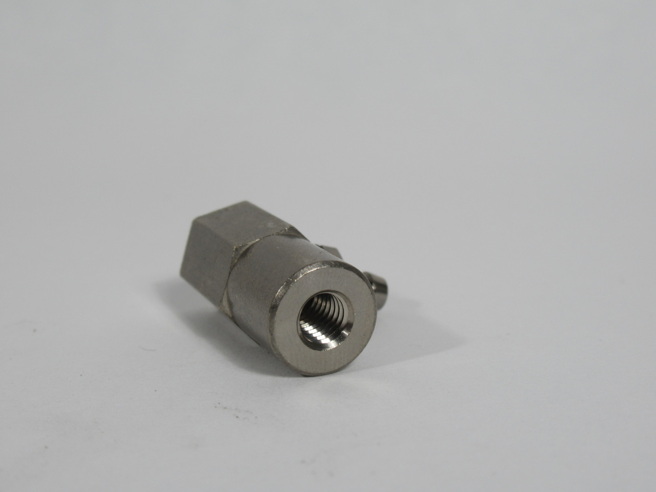 Pisco VPB-M6-6B Vacuum Pad Holder Fixed Side Port Barb Fitting 4mm x 2mm USED