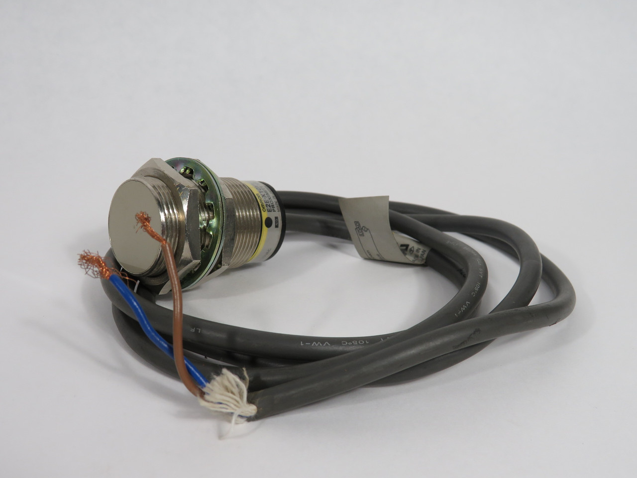 Omron E2E-X10Y1-53US Proximity Sensor 10mm 300mA 100-120VAC 52" Cable USED