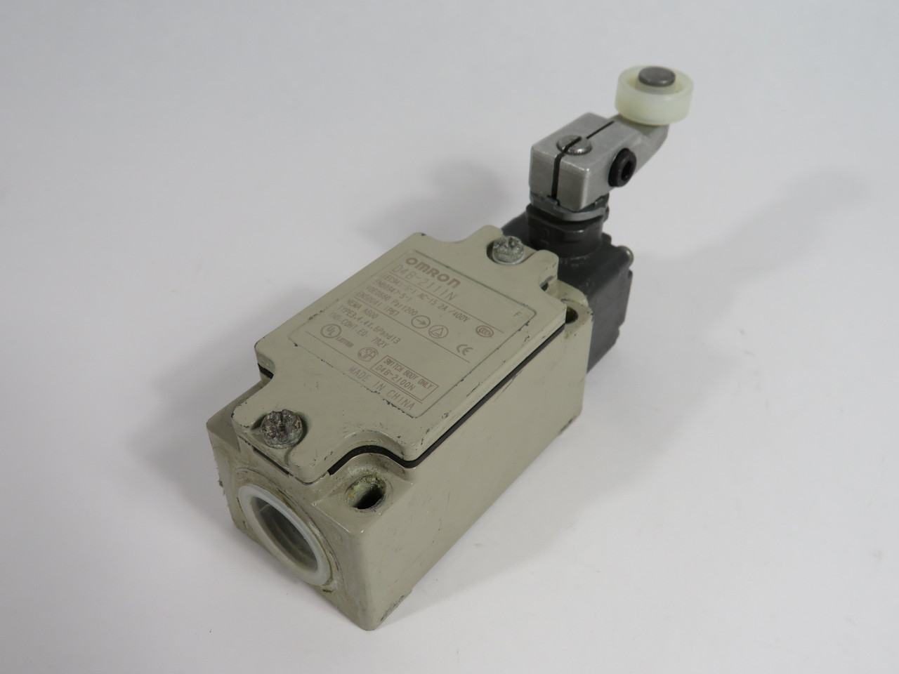 Omron D4B-2111N Limit Switch Roller Lever D4B70010N Head COSMETIC DAMAGE USED