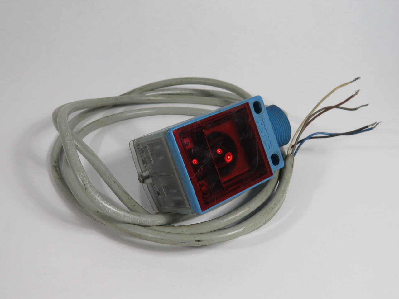Sick WT2000-B1102 Photoelectric Proximity Sensor 10-30VDC 6' CABLE COS DMG USED