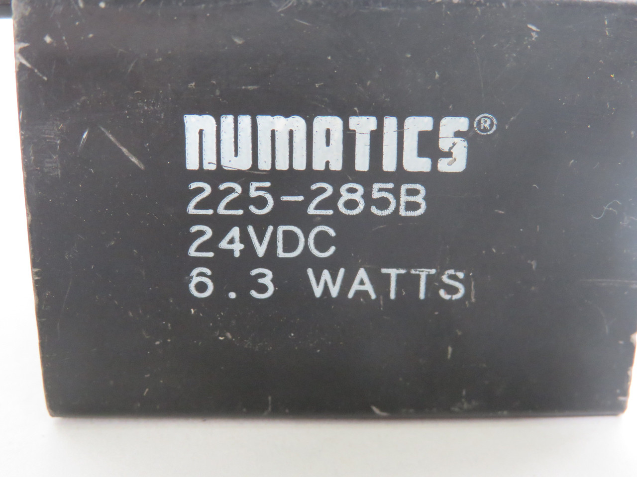 Numatics 225-285B Solenoid Coil 24VDC 6.3W *Cosmetic Chips* USED