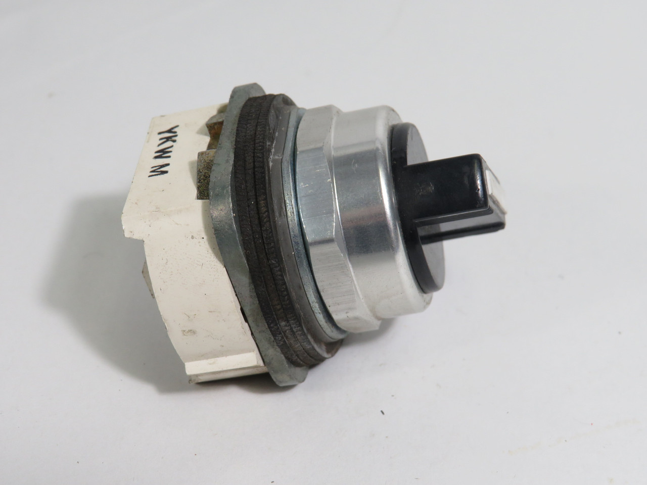 Allen-Bradley 800T-H17 2 Position Black Selector Switch Series T USED