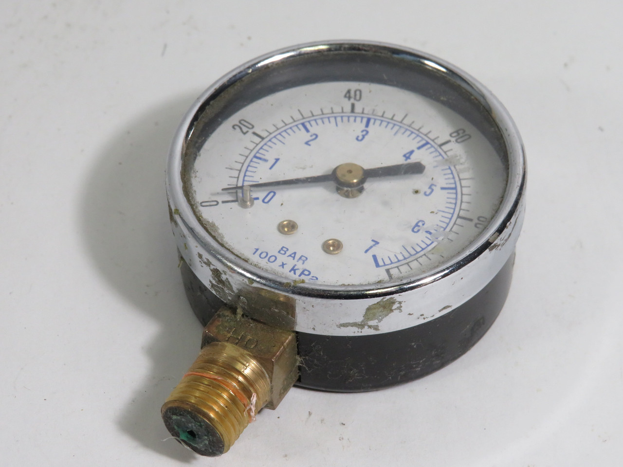 Generic 0-100 Pressure Gauge 2" Dial Bottom Port 1/4" COSMETIC DAMAGE USED