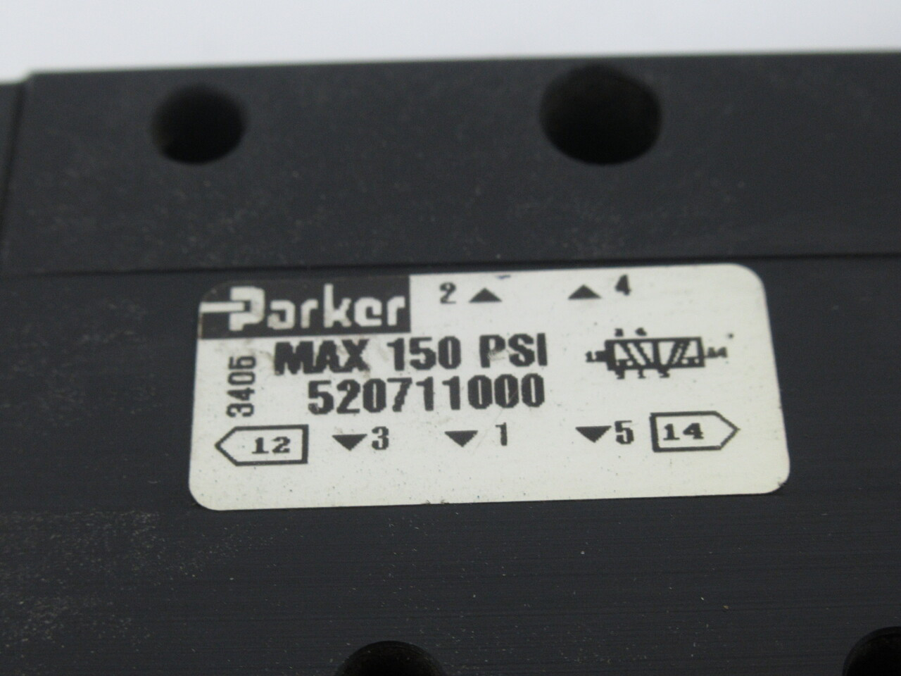 Parker 520711000 4/2 Manual Air Control Valve 1/4" NPT 150 PSI .83cfm USED