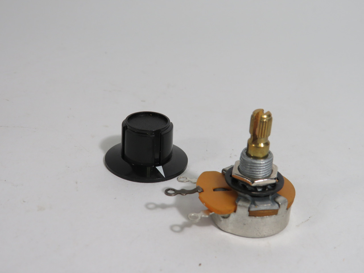 Generic 026S0238-0403 Potentiometer C/W Dial Cap USED