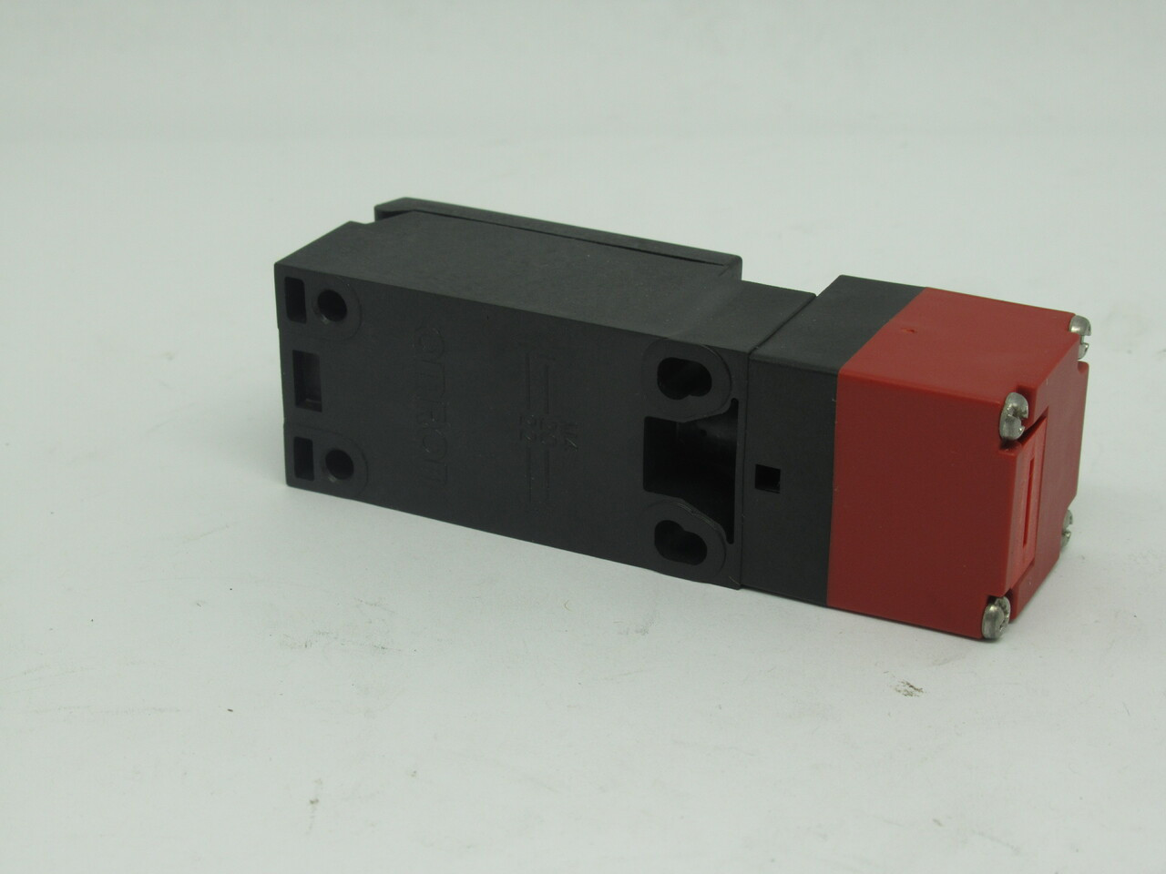 Omron D4NS-3BF Safety Door Switch 3A/240VAC 0.27A/250VDC No Key NEW