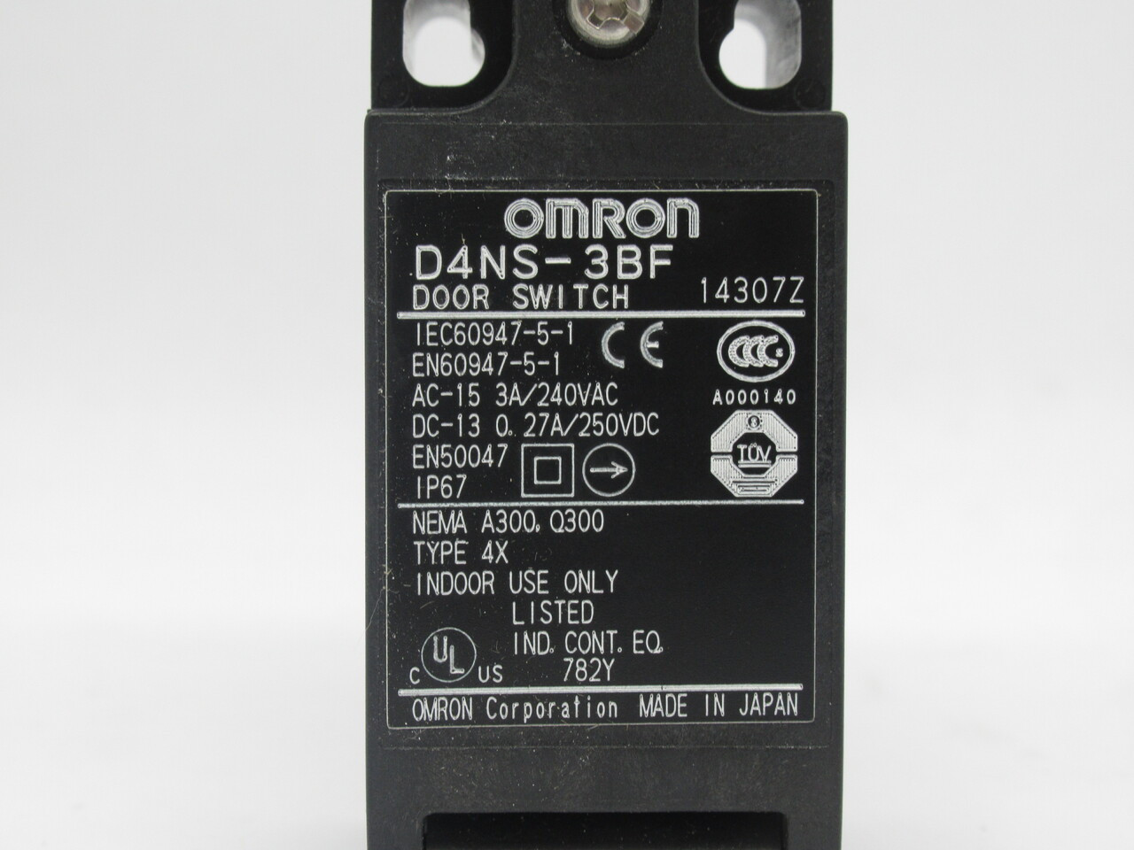 Omron D4NS-3BF Safety Door Switch 3A/240VAC 0.27A/250VDC No Key NEW