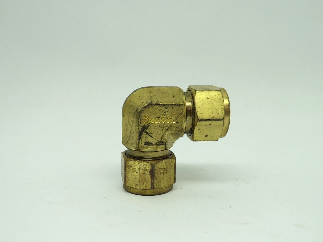 Swagelok B-1010-9 Union Elbow Tube Fitting 5/8" Tube OD USED