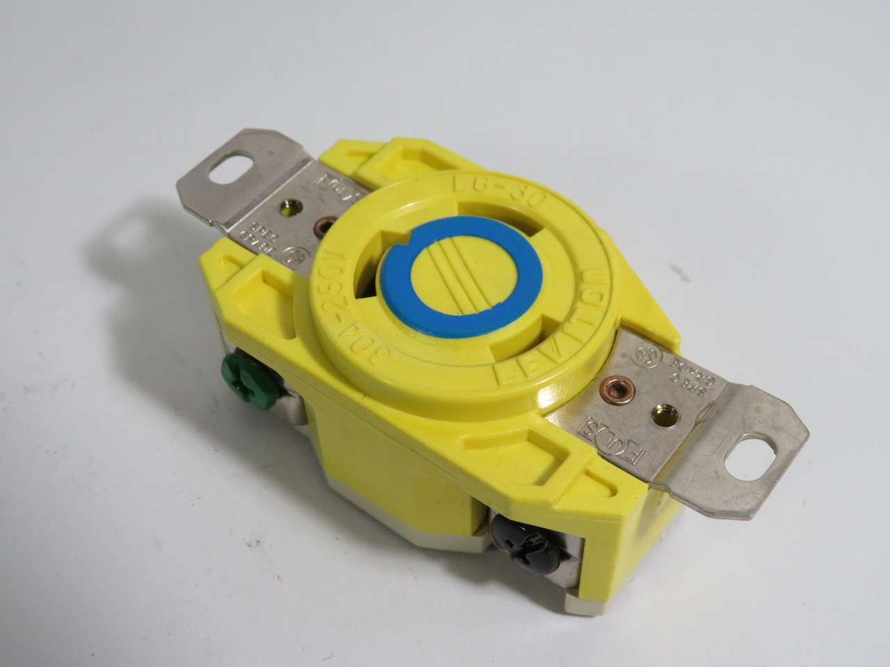 Leviton 26CM-20 Locking Receptacle 30A 250V 3W 2P Yellow *Damaged Box* NEW