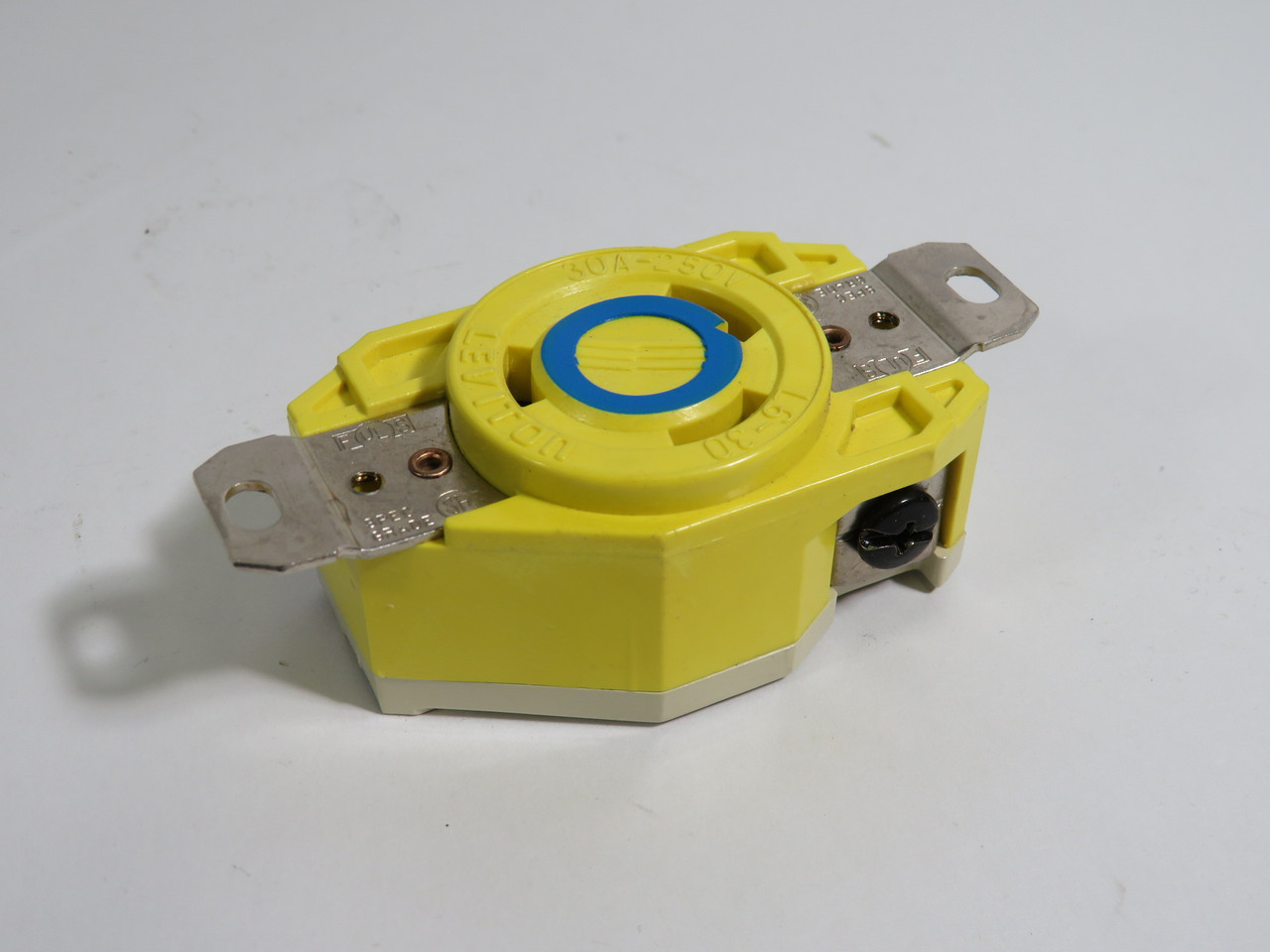 Leviton 26CM-20 Locking Receptacle 30A 250V 3W 2P Yellow *Damaged Box* NEW