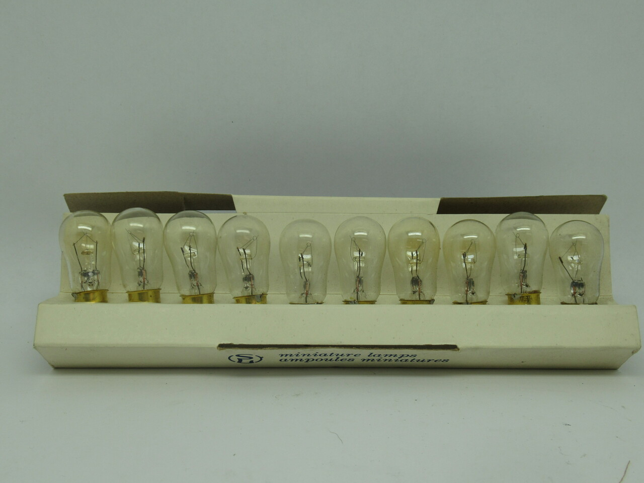 Spectro 6S6-32V-CAN Mini Bulb Candelabra Base 6W 32V Pack Of 10 USED