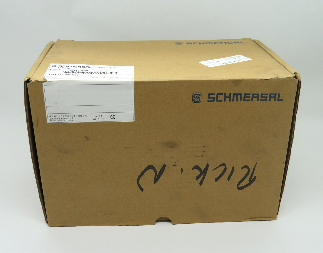 Schmersal TFH-232-22UEDR Hooded Foot Switch 2NO/2NC Series TFH232 NEW