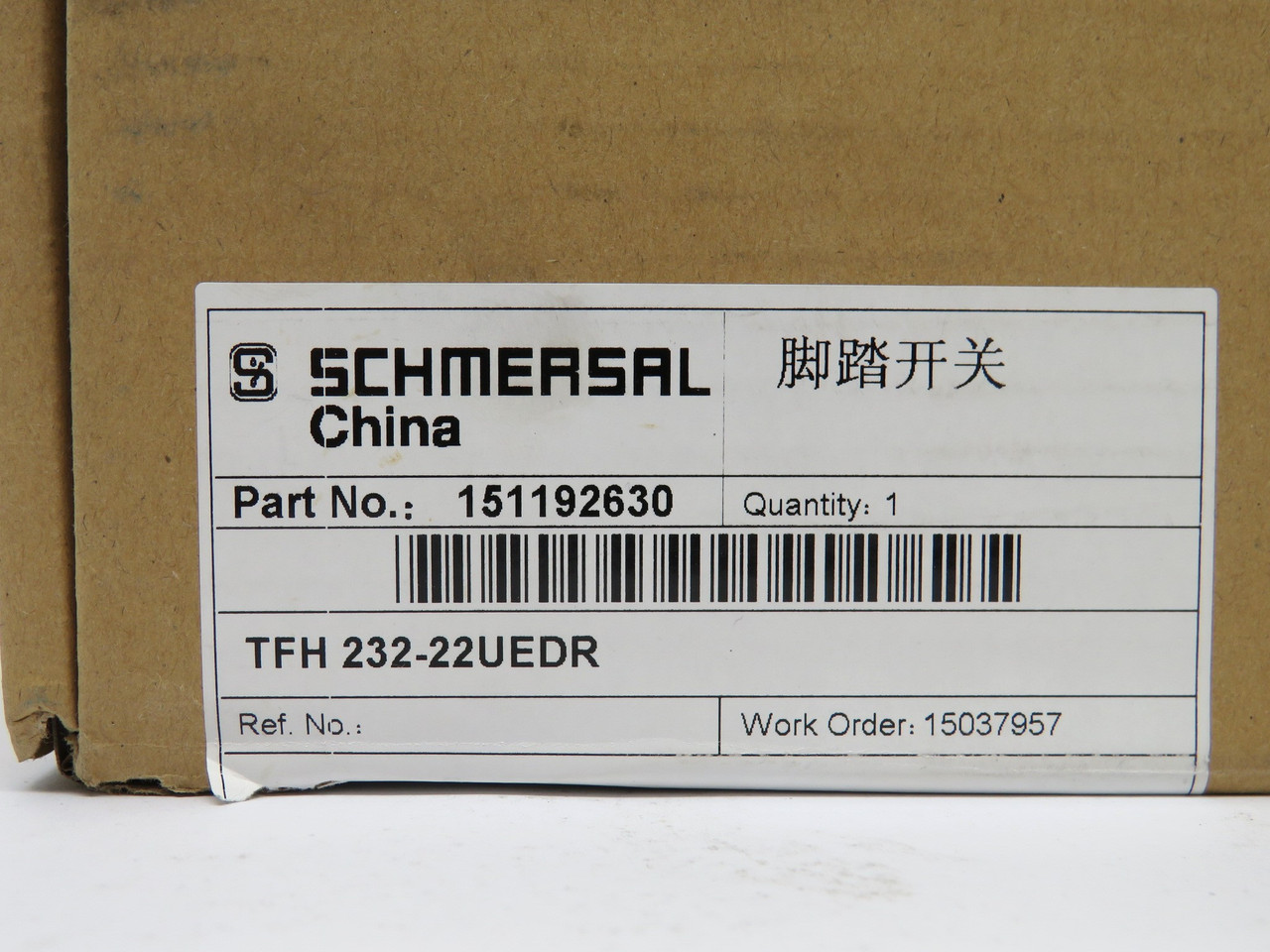 Schmersal TFH-232-22UEDR Hooded Foot Switch 2NO/2NC Series TFH232 NEW