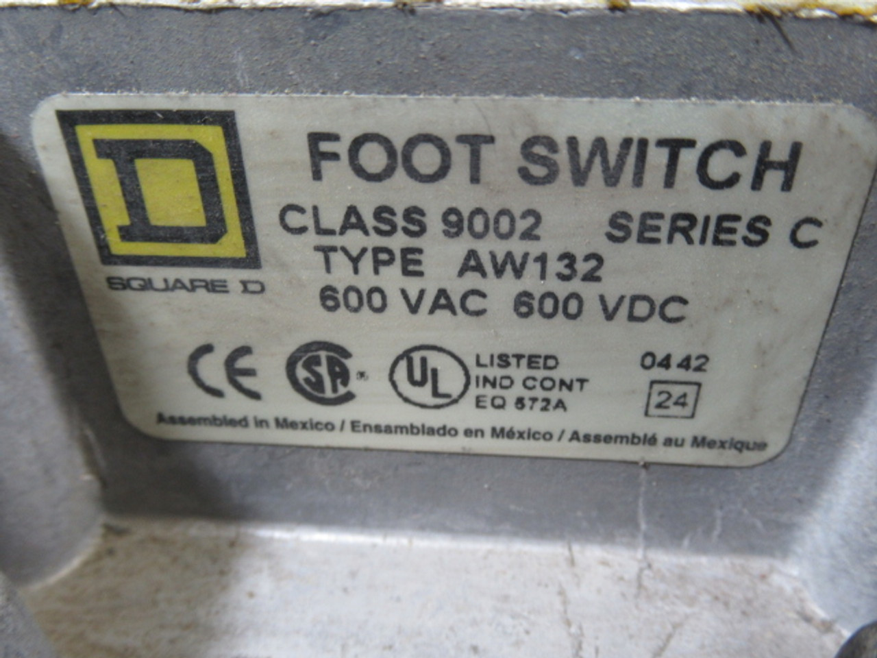 Square D 9002-AW132 Foot Switch W Oversized Pedal & Side Shields SER C USED