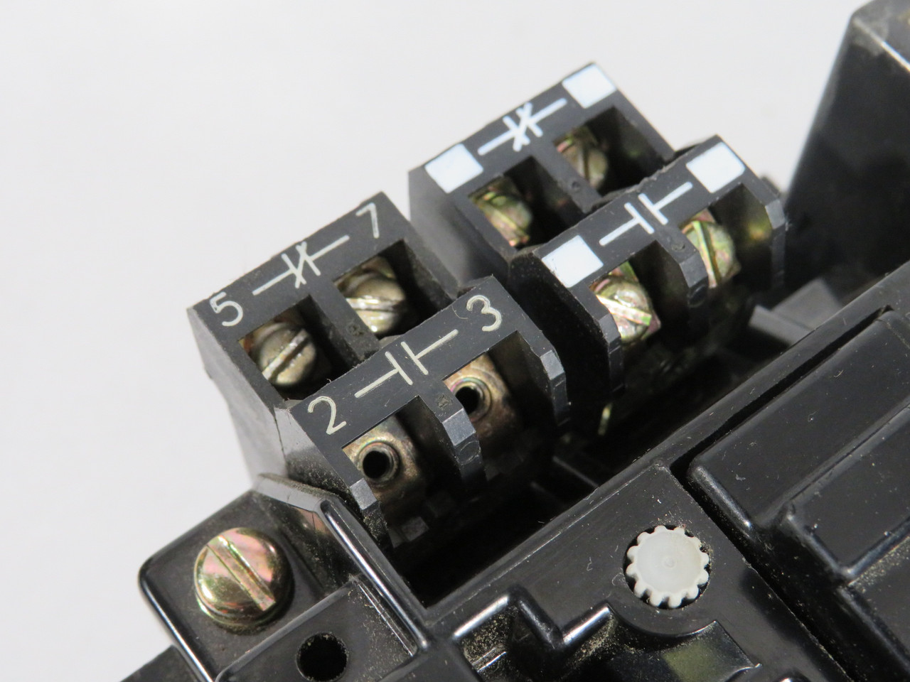 Allen-Bradley 500F-DOD930-90011 Feed-Through Contactor Ser A MISSING SCREWS USED