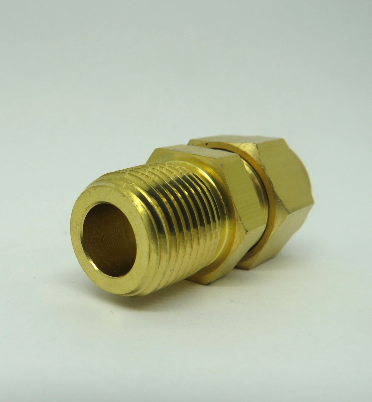 Swagelok B-600-1-8 Male 3/8" Connector x 1/2" Male NPT Brass *Shelf Wear* NOP