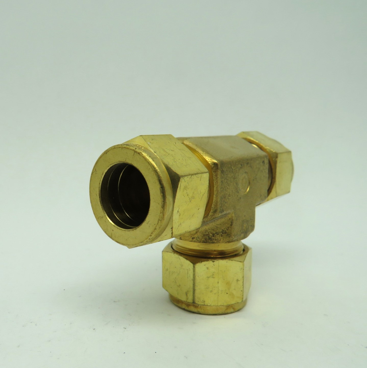 Swagelok B-1010-3 Brass Union Tee Tube Fitting 5/8" Tube OD NOP