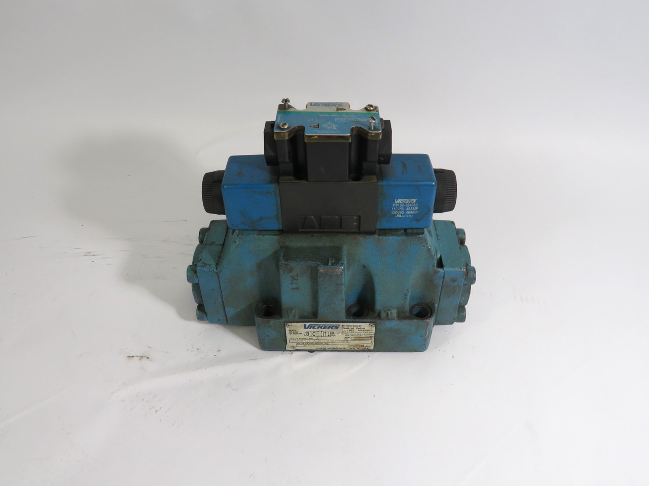 Vickers DG5S-8-4C-M-W-B-20-S-324 Directional Control Valve Assembly 3000PSI USED