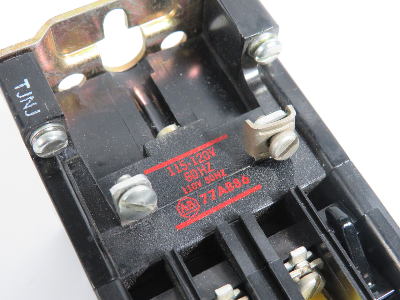 Allen-Bradley 700-R000A1 Control Relay 2NC 1NO Ser B 110V 115-120V 50/60HZ USED