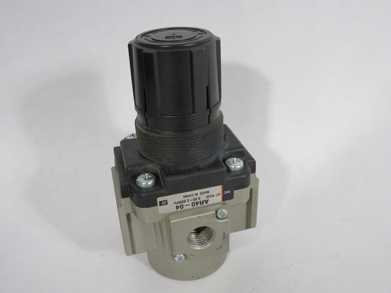 SMC AR40-04 Modular Pressure Regulator w/o Gauge 1/2" NPT *COS DMG* USED