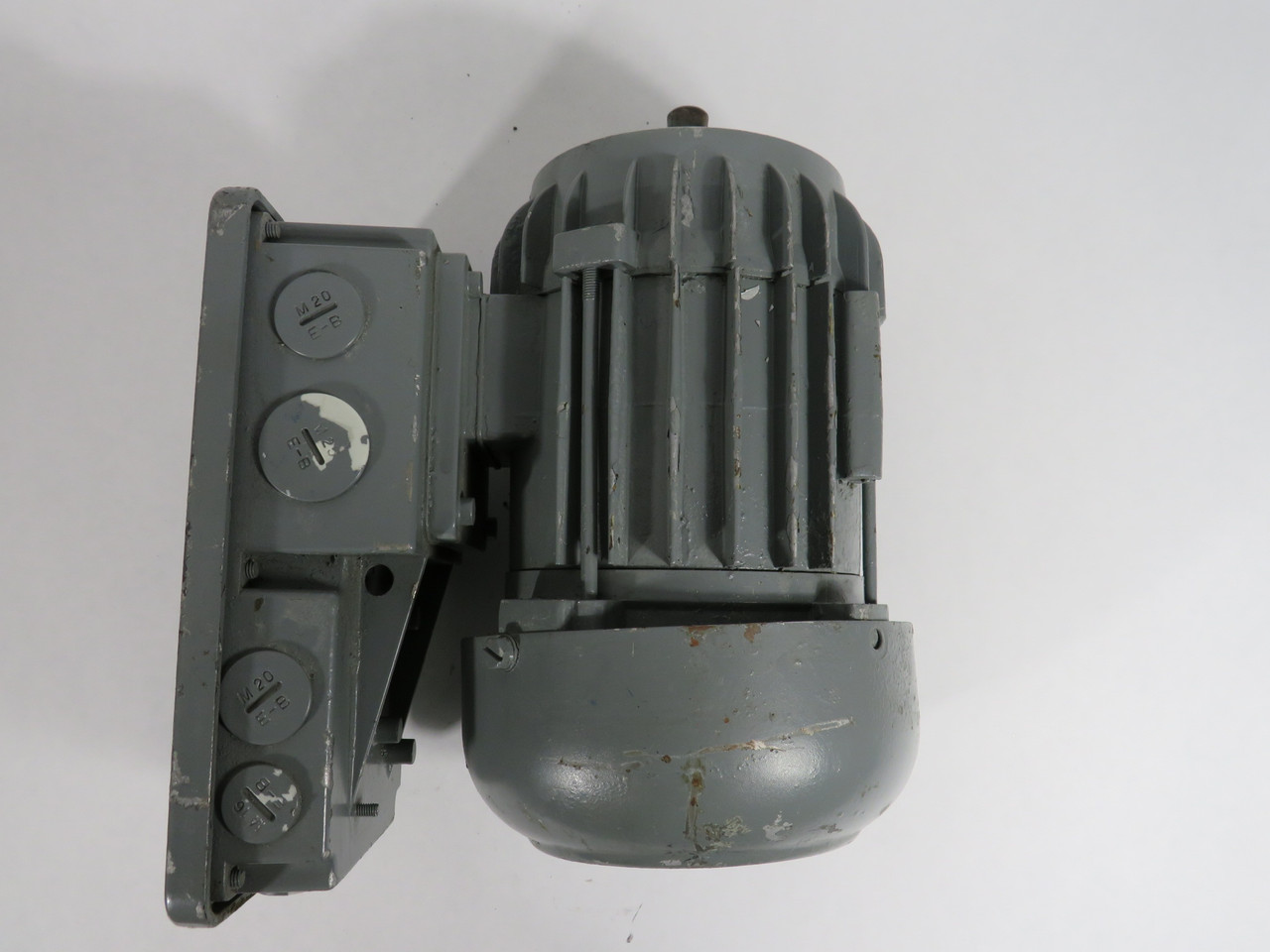 Lenze 0.37/0.45/0.67kW 1310/1610/2410RPM 3Ph *MISSING KEY/SHAFT DAMAGE* USED