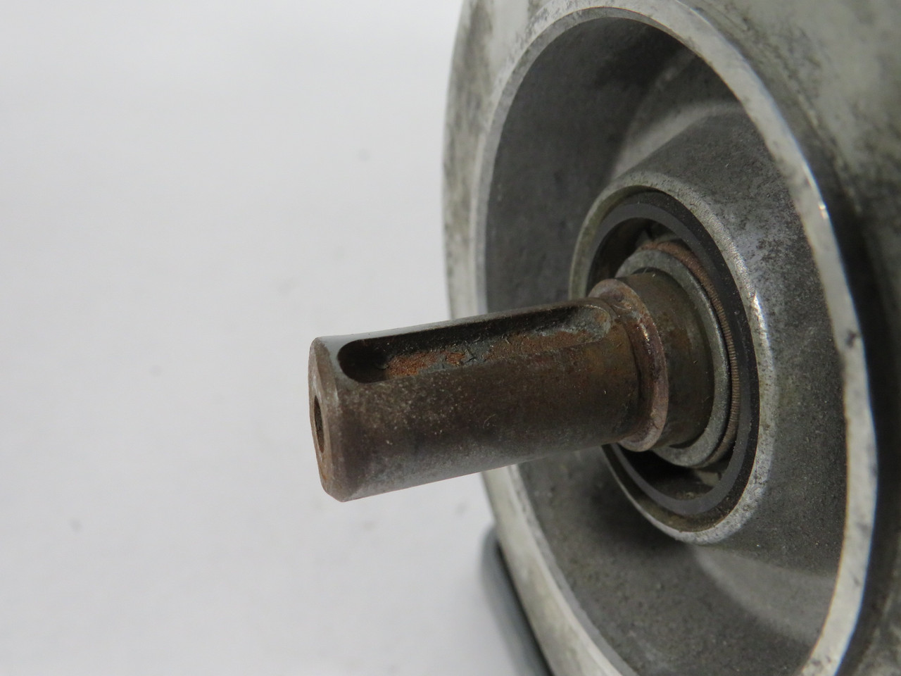 Lenze 0.37/0.45/0.67kW 1310/1610/2410RPM 3Ph *MISSING KEY/SHAFT DAMAGE* USED