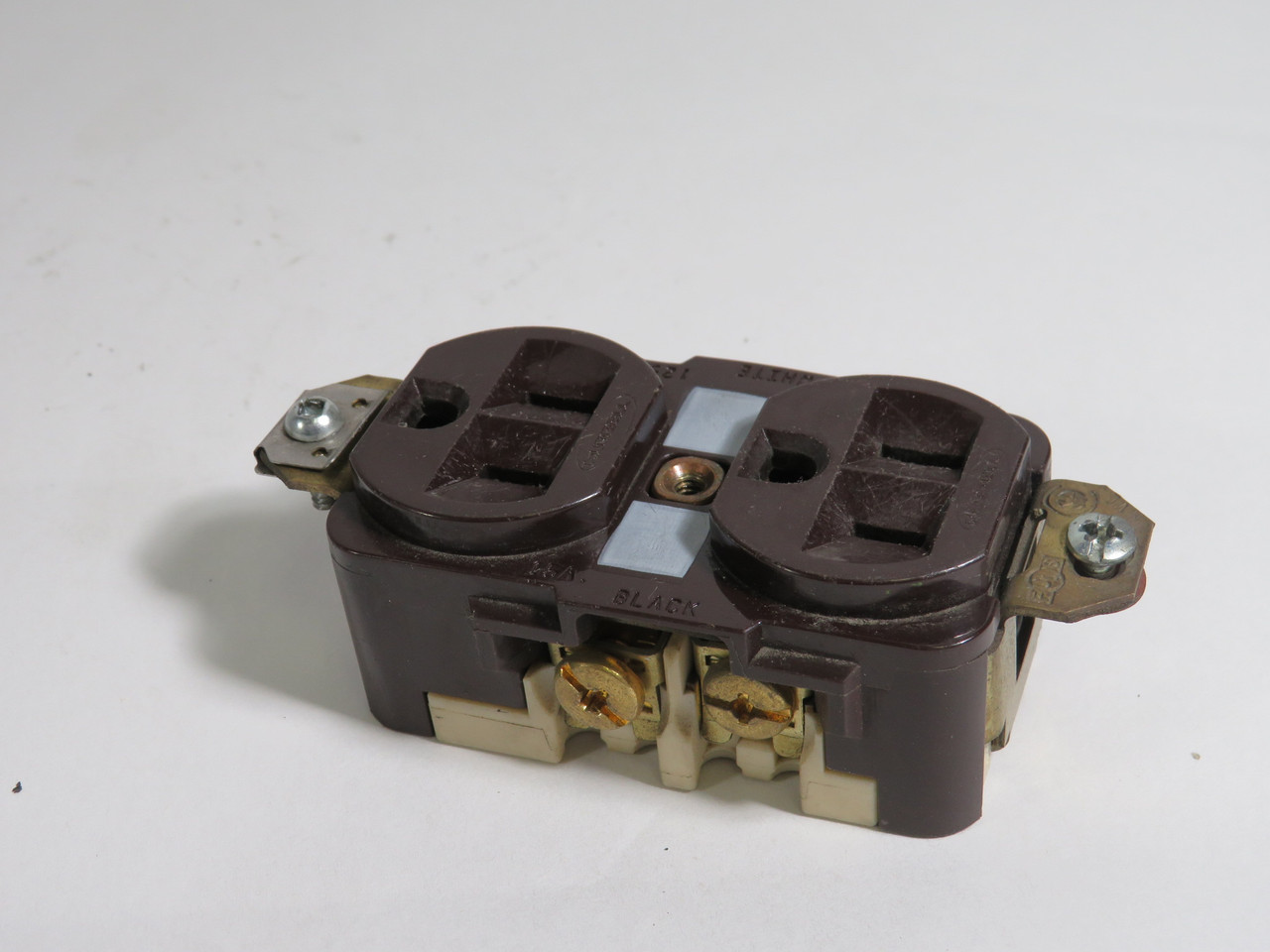 Hubbell HBL5262 Duplex Receptacle Brown 15A 125V 2 Pole 3 Wire Missing Tabs USED