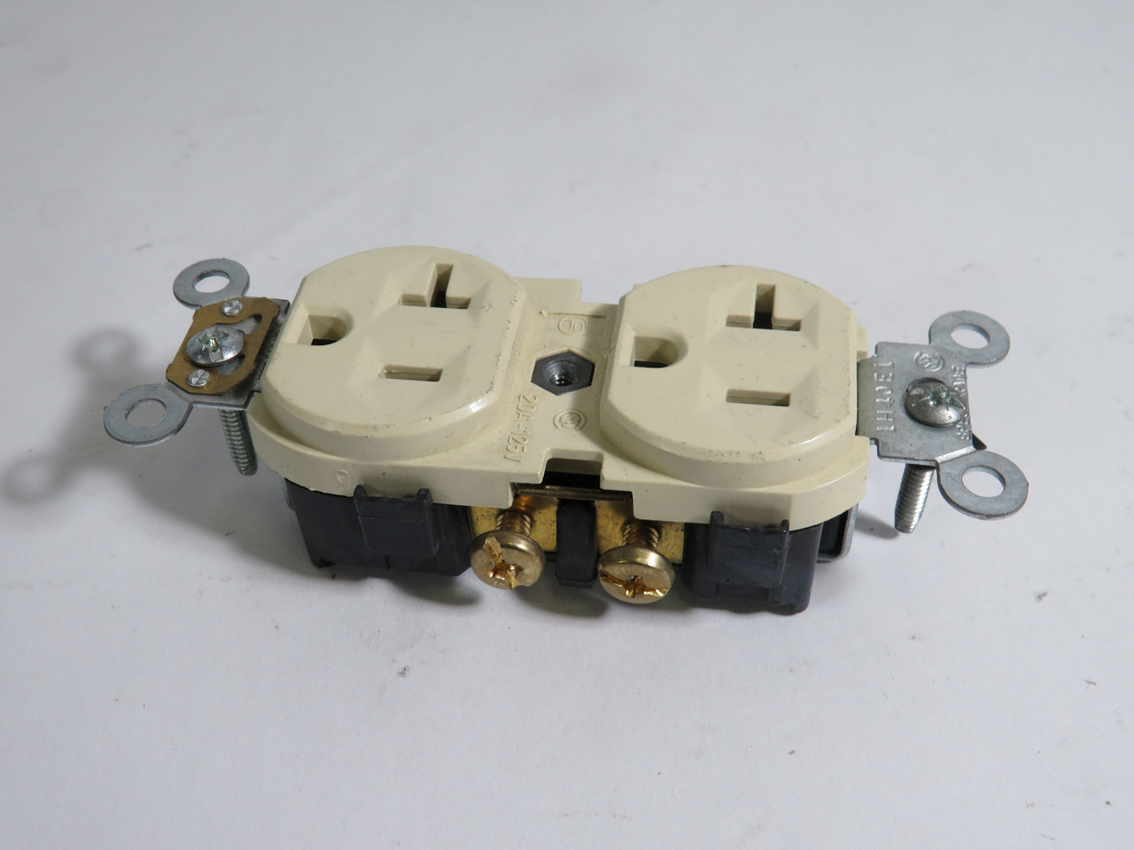 Leviton BR20-I Duplex Receptacle Ivory 20A 125V Lot of 4 USED