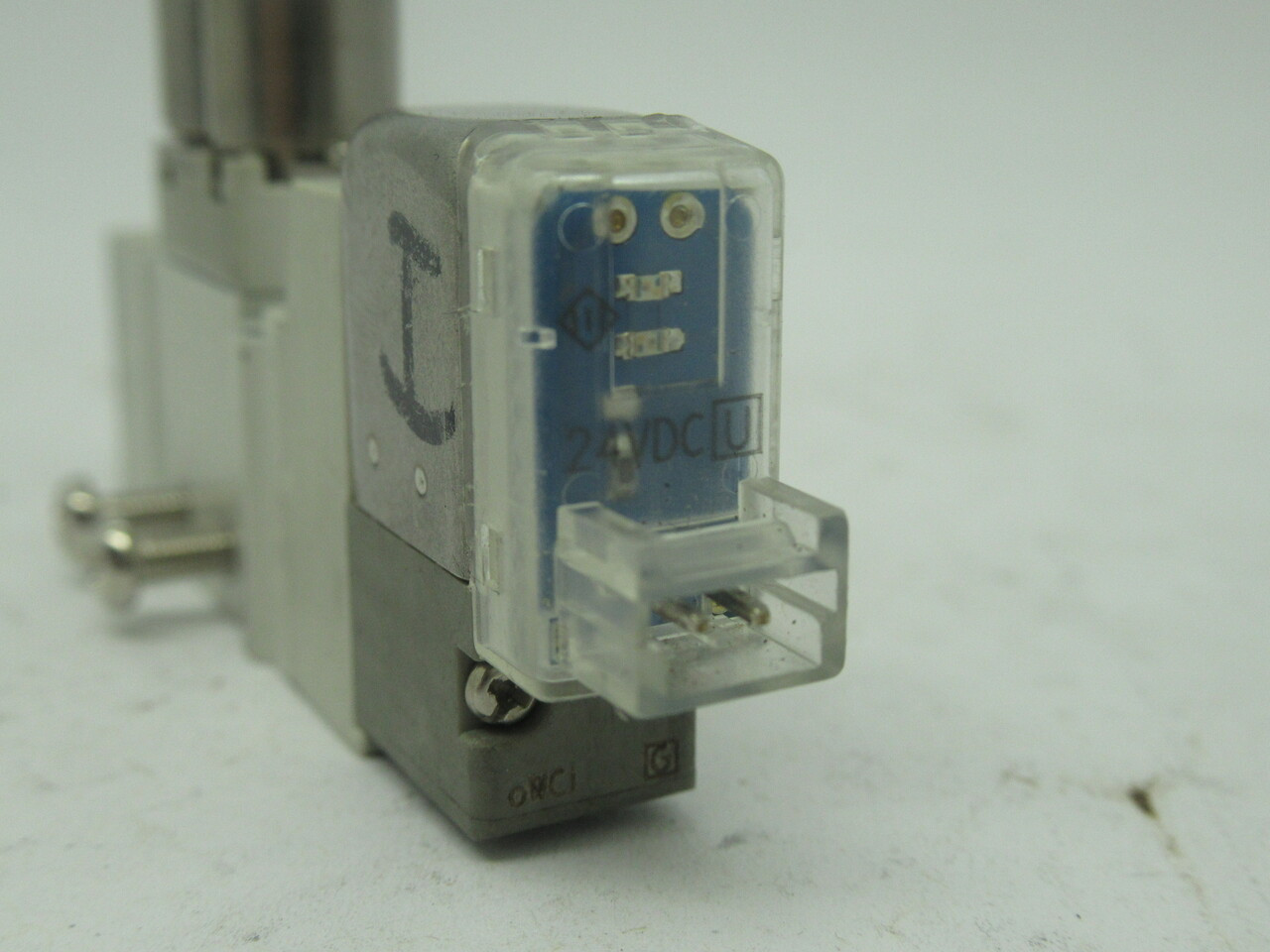 SMC SY3120-5LOU-C6 Solenoid Valve 24VDC 2Pos Single Action 0.15-0.7MPa USED