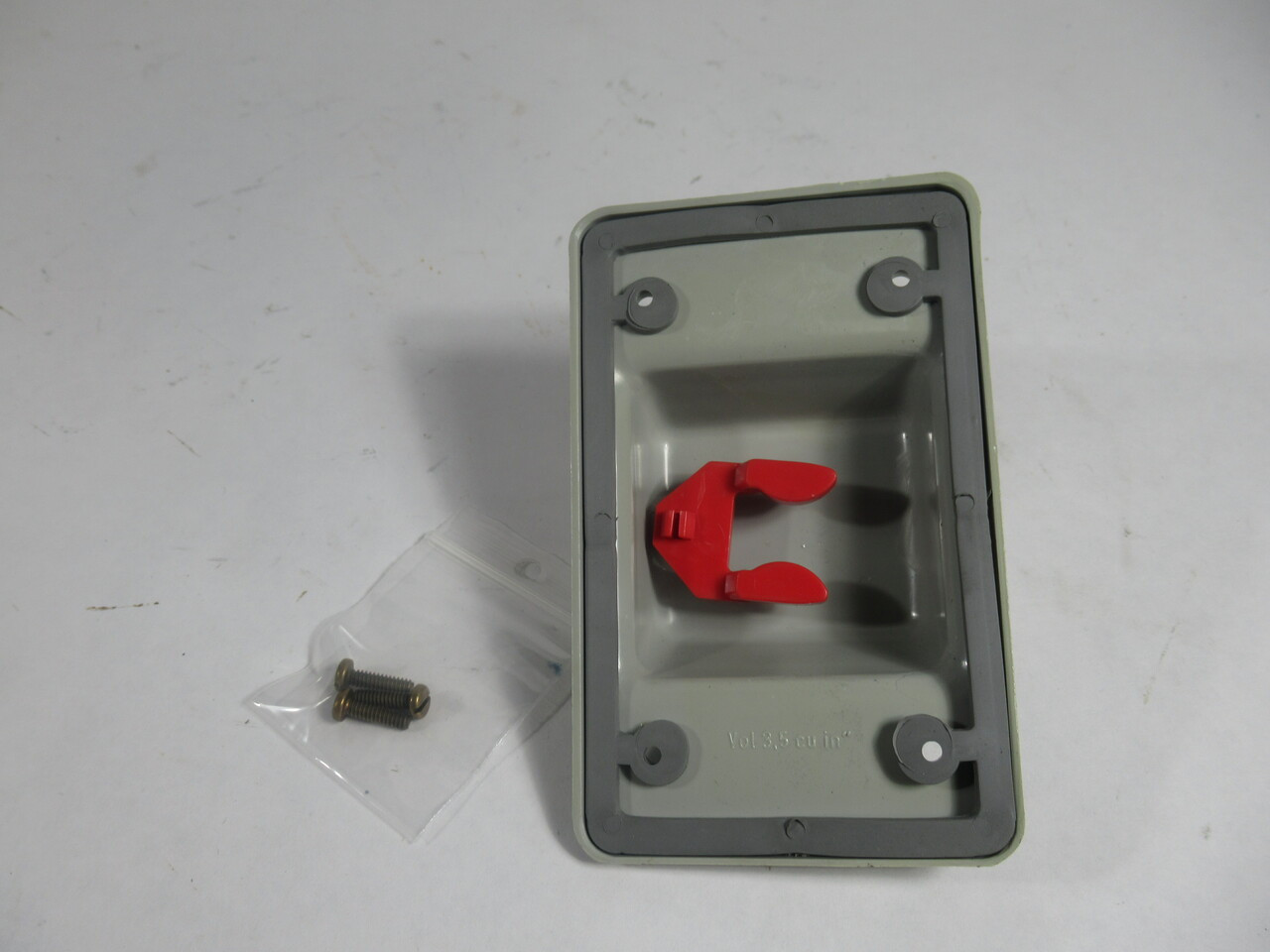 Scepter VSC1510 Weatherproof Toggle Switch Cover Single Gang *Missing Screw* NOP