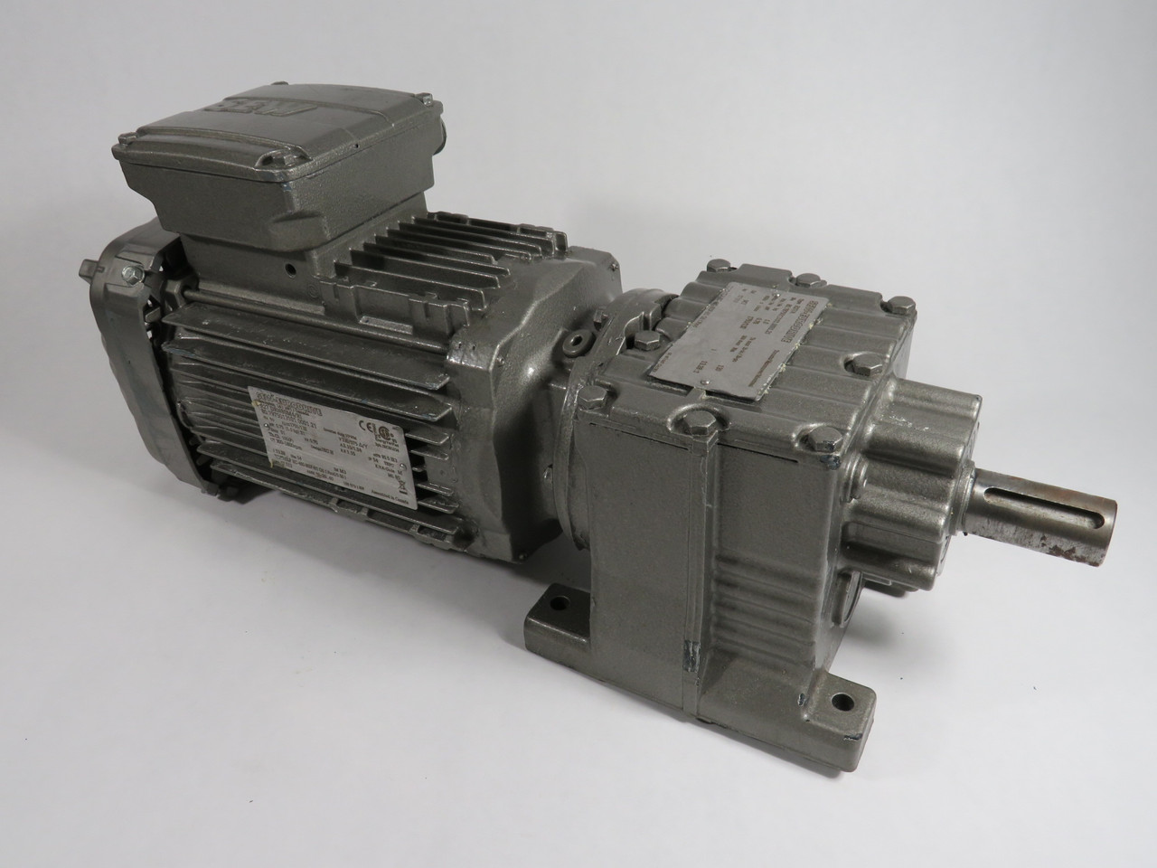 Sew-Eurodrive AC Gearmotor 13.28:1 54Nm 0.75kW 1.0HP 1751/132RPM *NO KEY* USED