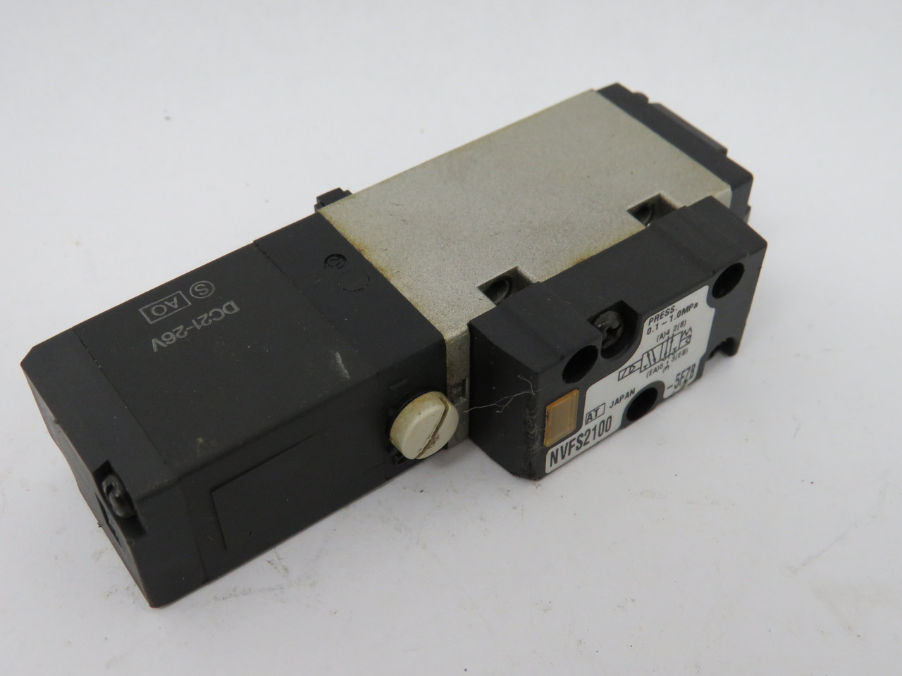 SMC NVFS2100-5FZB Solenoid Valve 21-26VDC 0.1-1.0MPa *COS DMG/NO SEAL* USED