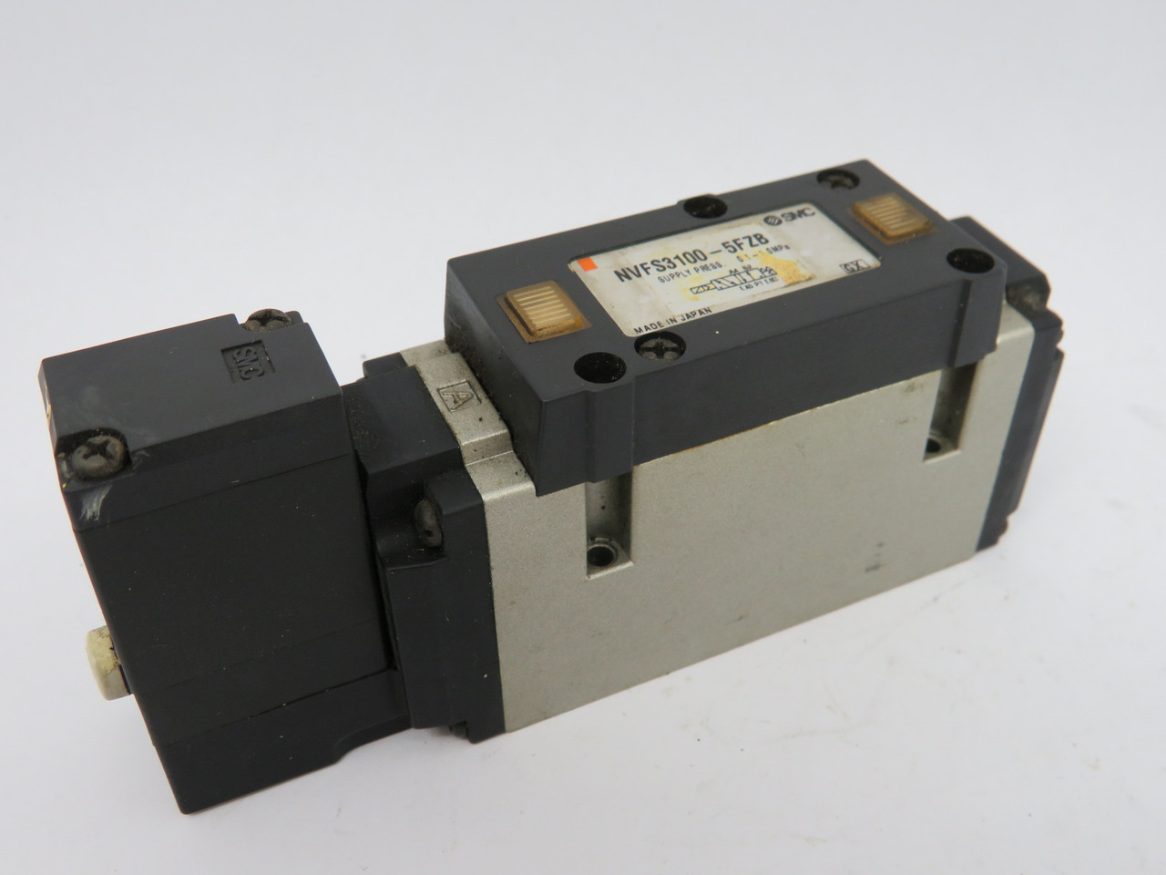 SMC NVFS3100-5FZB Solenoid Valve 21-26VDC 0.1~1.0MPa *COS DMG/No Seal* USED